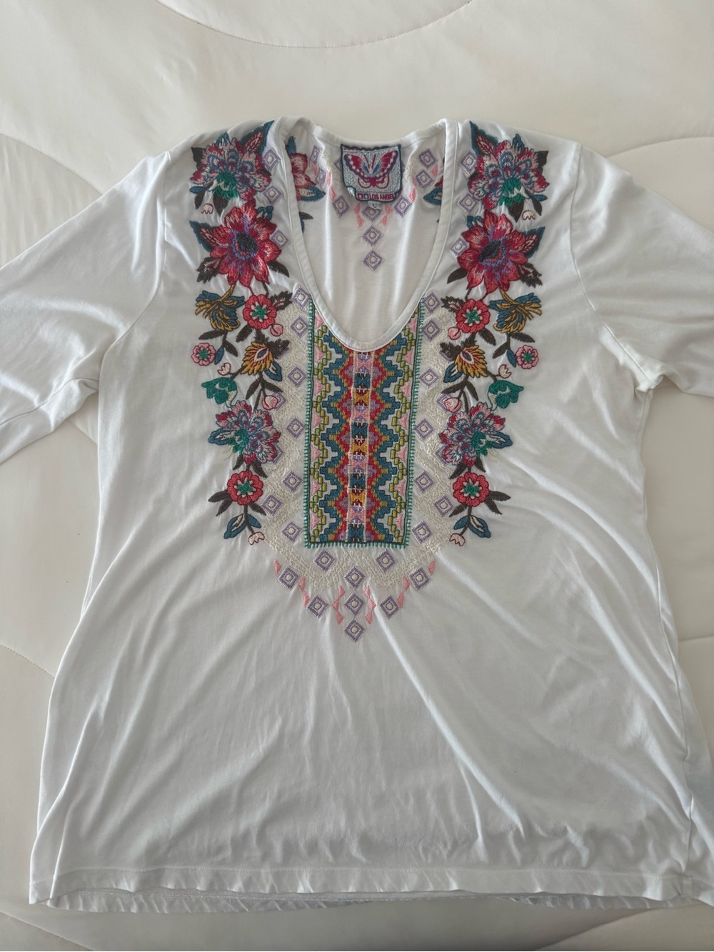 JW Los Angeles by Johnny Was White Embroidered V-Neck Long Sleeve Tee - Large